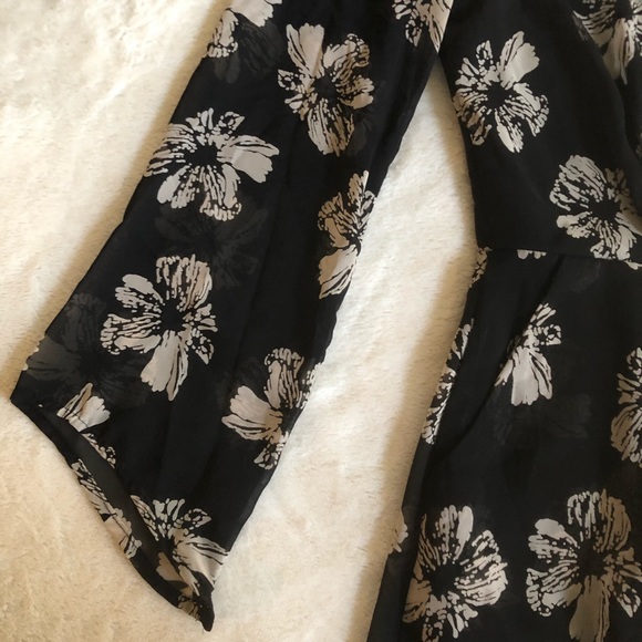 Floral Romper - Picture 3 of 6